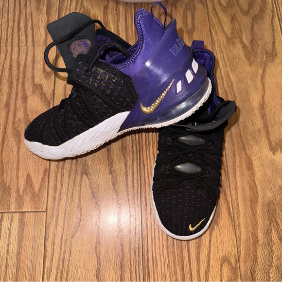 LeBron James 18 Sneakers - Picture 2 of 11